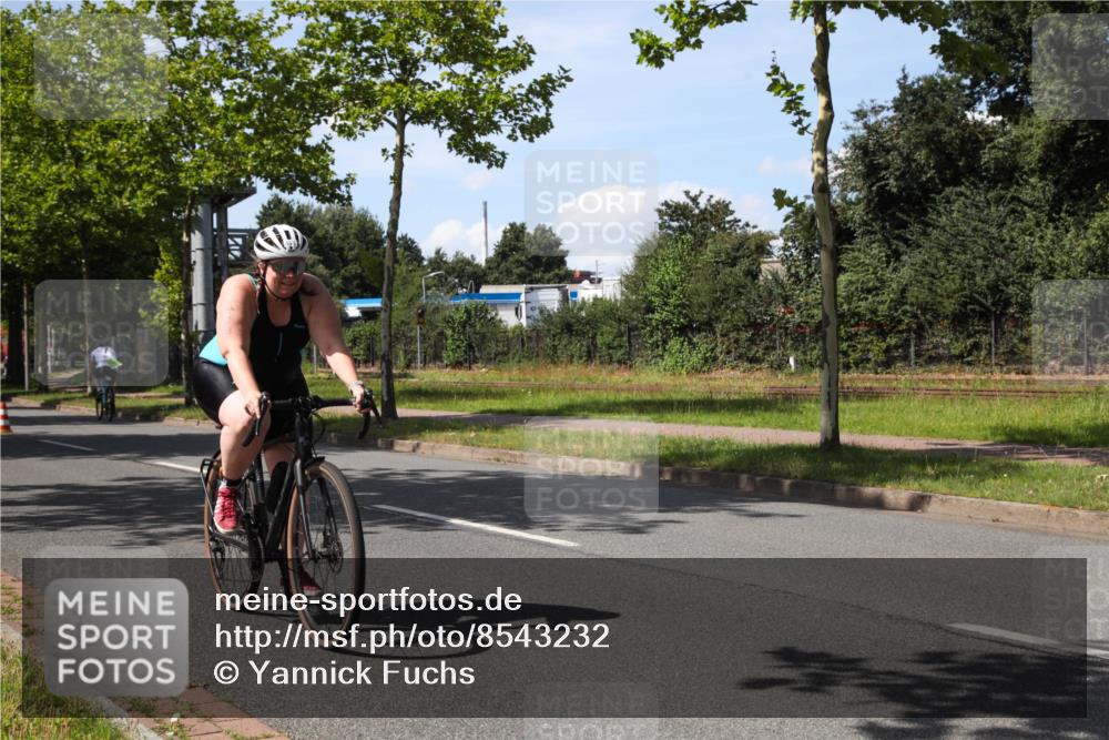 10.08.2025 - GEWOBA Citytriathlon Bremen Yannick Fuchs http://msf.ph/oto/8543232 10.08.2025 14:35:01 Radfahren 23, 31, 68, 72, 264, 268, 340, 413, 430, 502 meine-sportfotos.de