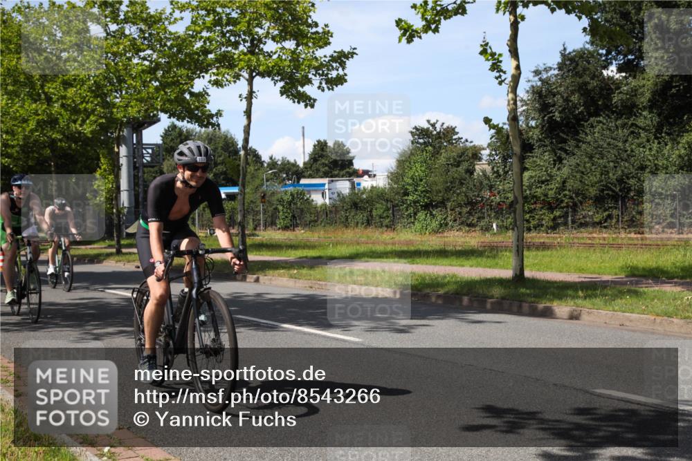10.08.2025 - GEWOBA Citytriathlon Bremen Yannick Fuchs http://msf.ph/oto/8543266 10.08.2025 14:35:22 Radfahren 38, 43, 98, 127, 133, 264, 398, 414 meine-sportfotos.de