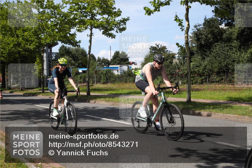 10.08.2025 - GEWOBA Citytriathlon Bremen Yannick Fuchs http://msf.ph/oto/8543271 10.08.2025 14:35:23 Radfahren 38, 43, 98, 108, 127, 133, 233, 264, 319, 398, 414 meine-sportfotos.de