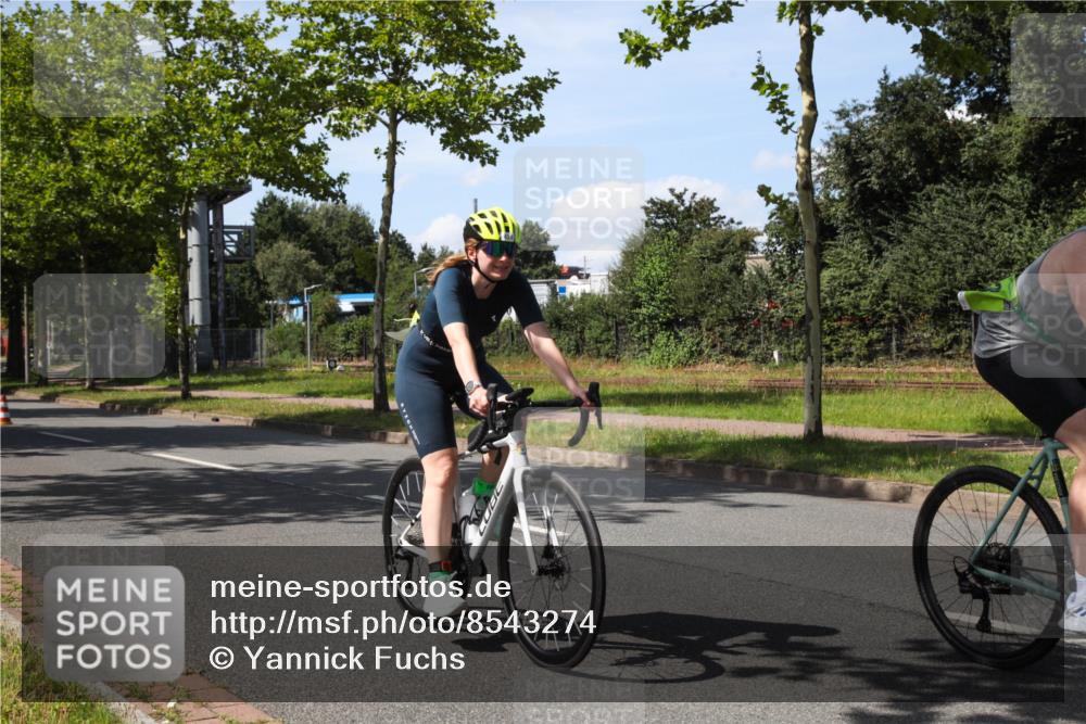 10.08.2025 - GEWOBA Citytriathlon Bremen Yannick Fuchs http://msf.ph/oto/8543274 10.08.2025 14:35:24 Radfahren 38, 43, 98, 108, 127, 133, 233, 264, 319, 398, 414 meine-sportfotos.de