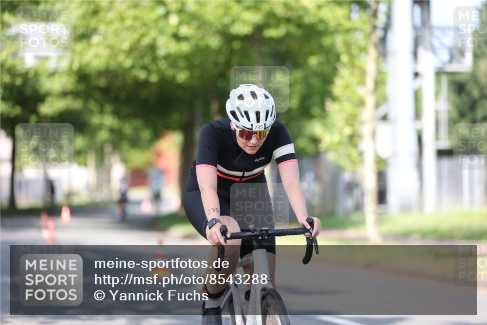 10.08.2025 - GEWOBA Citytriathlon Bremen Yannick Fuchs http://msf.ph/oto/8543288 10.08.2025 10:44:33 Radfahren 235, 351, 465, 511 meine-sportfotos.de