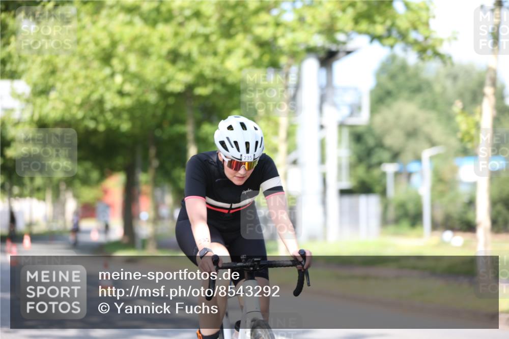 10.08.2025 - GEWOBA Citytriathlon Bremen Yannick Fuchs http://msf.ph/oto/8543292 10.08.2025 10:44:33 Radfahren 235, 351, 465, 511 meine-sportfotos.de