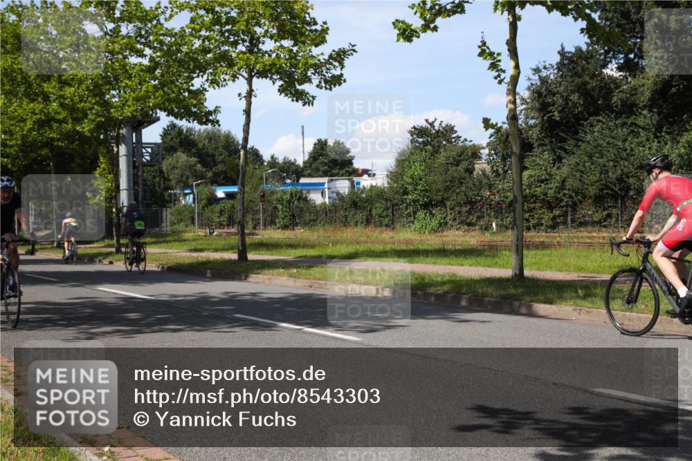 10.08.2025 - GEWOBA Citytriathlon Bremen Yannick Fuchs http://msf.ph/oto/8543303 10.08.2025 14:35:41 Radfahren 64, 108, 129, 173, 233, 319, 339, 395, 421 meine-sportfotos.de