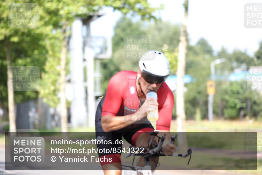10.08.2025 - GEWOBA Citytriathlon Bremen Yannick Fuchs http://msf.ph/oto/8543322 10.08.2025 10:45:43 Radfahren 386, 509 meine-sportfotos.de