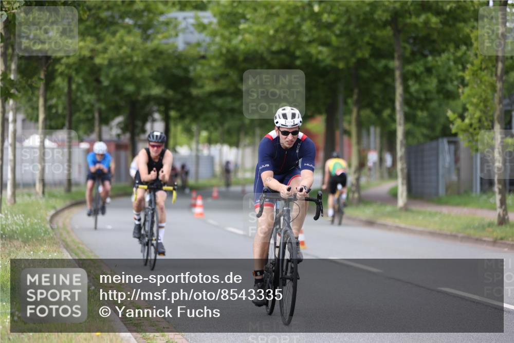 10.08.2025 - GEWOBA Citytriathlon Bremen Yannick Fuchs http://msf.ph/oto/8543335 10.08.2025 12:50:32 Radfahren 553, 584, 626, 643, 735, 770, 820, 824, 836, 859, 867, 914, 1016 meine-sportfotos.de
