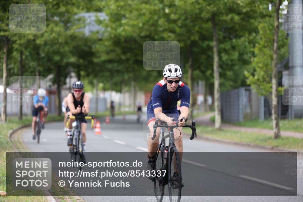 10.08.2025 - GEWOBA Citytriathlon Bremen Yannick Fuchs http://msf.ph/oto/8543337 10.08.2025 12:50:32 Radfahren 553, 584, 626, 643, 735, 770, 820, 824, 836, 859, 867, 914, 1016 meine-sportfotos.de