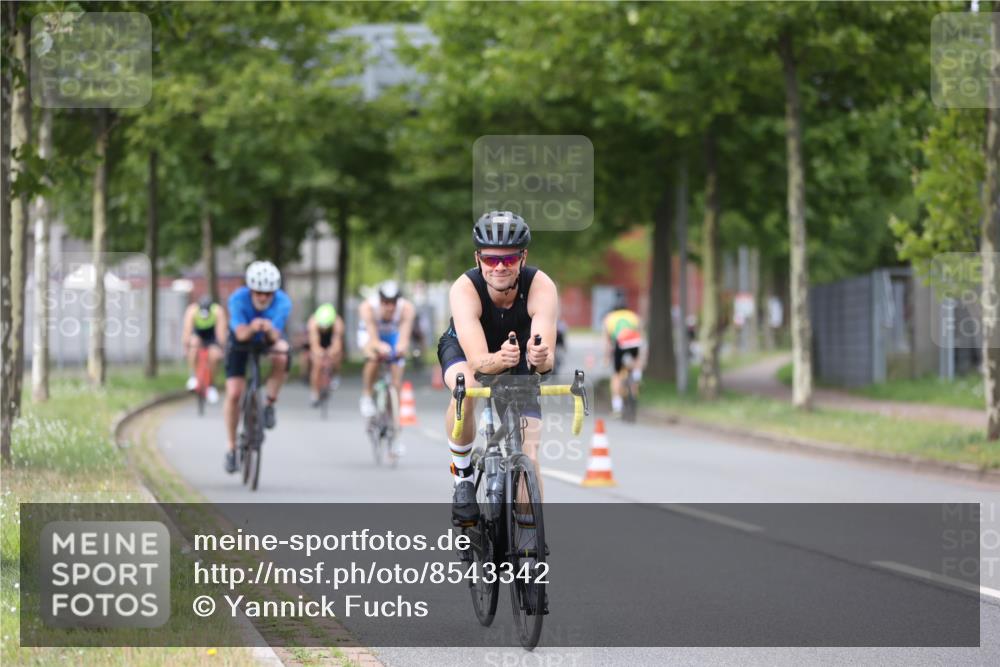 10.08.2025 - GEWOBA Citytriathlon Bremen Yannick Fuchs http://msf.ph/oto/8543342 10.08.2025 12:50:33 Radfahren 553, 584, 626, 735, 770, 820, 824, 836, 859, 867, 914, 1016 meine-sportfotos.de