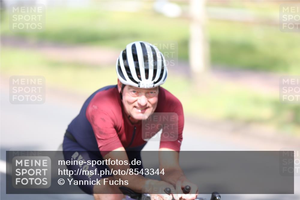 10.08.2025 - GEWOBA Citytriathlon Bremen Yannick Fuchs http://msf.ph/oto/8543344 10.08.2025 10:46:18 Radfahren 437, 510 meine-sportfotos.de