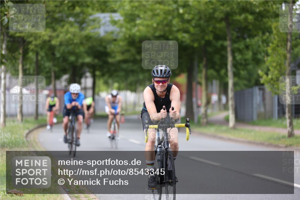10.08.2025 - GEWOBA Citytriathlon Bremen Yannick Fuchs http://msf.ph/oto/8543345 10.08.2025 12:50:33 Radfahren 553, 584, 626, 735, 770, 820, 824, 836, 859, 867, 914, 1016 meine-sportfotos.de