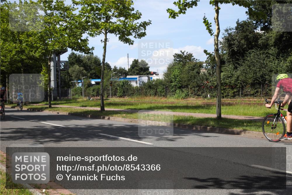 10.08.2025 - GEWOBA Citytriathlon Bremen Yannick Fuchs http://msf.ph/oto/8543366 10.08.2025 14:36:10 Radfahren 32, 261, 380, 437, 452 meine-sportfotos.de