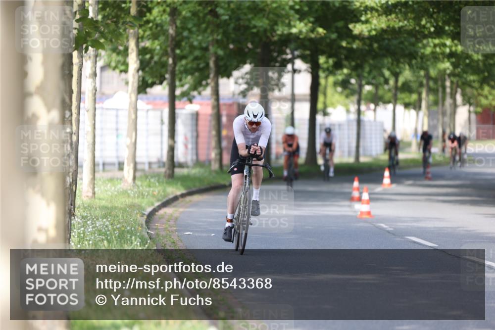 10.08.2025 - GEWOBA Citytriathlon Bremen Yannick Fuchs http://msf.ph/oto/8543368 10.08.2025 10:49:06 Radfahren 81, 105, 151, 213, 245, 420, 430 meine-sportfotos.de