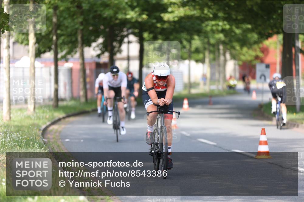 10.08.2025 - GEWOBA Citytriathlon Bremen Yannick Fuchs http://msf.ph/oto/8543386 10.08.2025 10:49:10 Radfahren 81, 105, 151, 213, 245, 407, 420, 430 meine-sportfotos.de