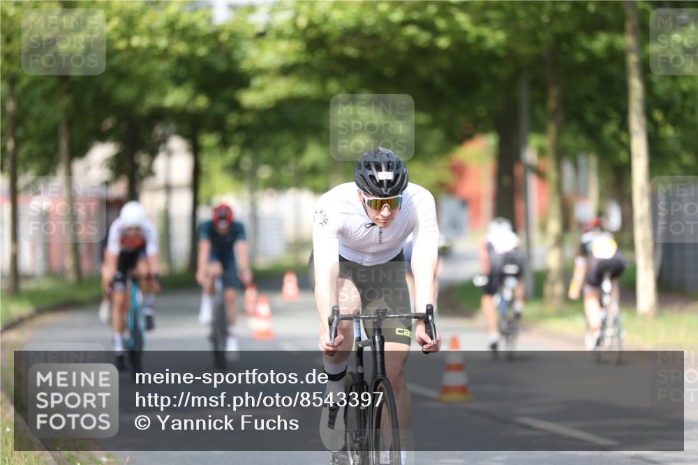 10.08.2025 - GEWOBA Citytriathlon Bremen Yannick Fuchs http://msf.ph/oto/8543397 10.08.2025 10:49:12 Radfahren 81, 105, 151, 213, 245, 387, 407, 420, 430 meine-sportfotos.de