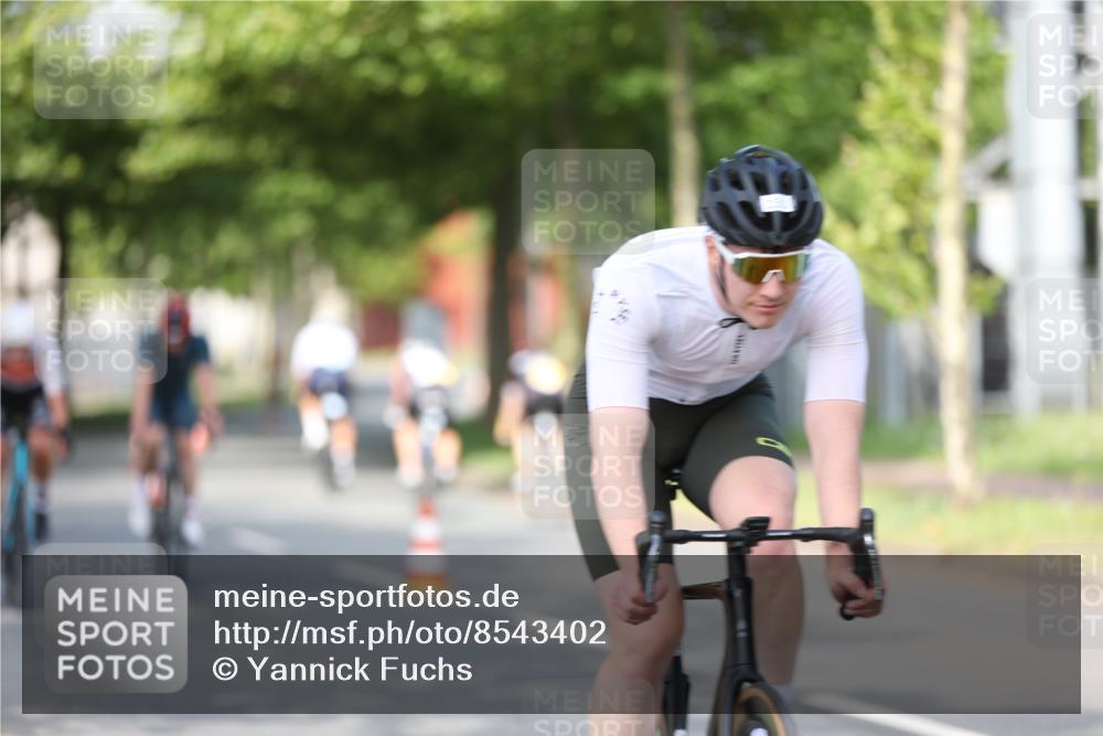 10.08.2025 - GEWOBA Citytriathlon Bremen Yannick Fuchs http://msf.ph/oto/8543402 10.08.2025 10:49:12 Radfahren 81, 105, 151, 213, 245, 387, 407, 420, 430 meine-sportfotos.de