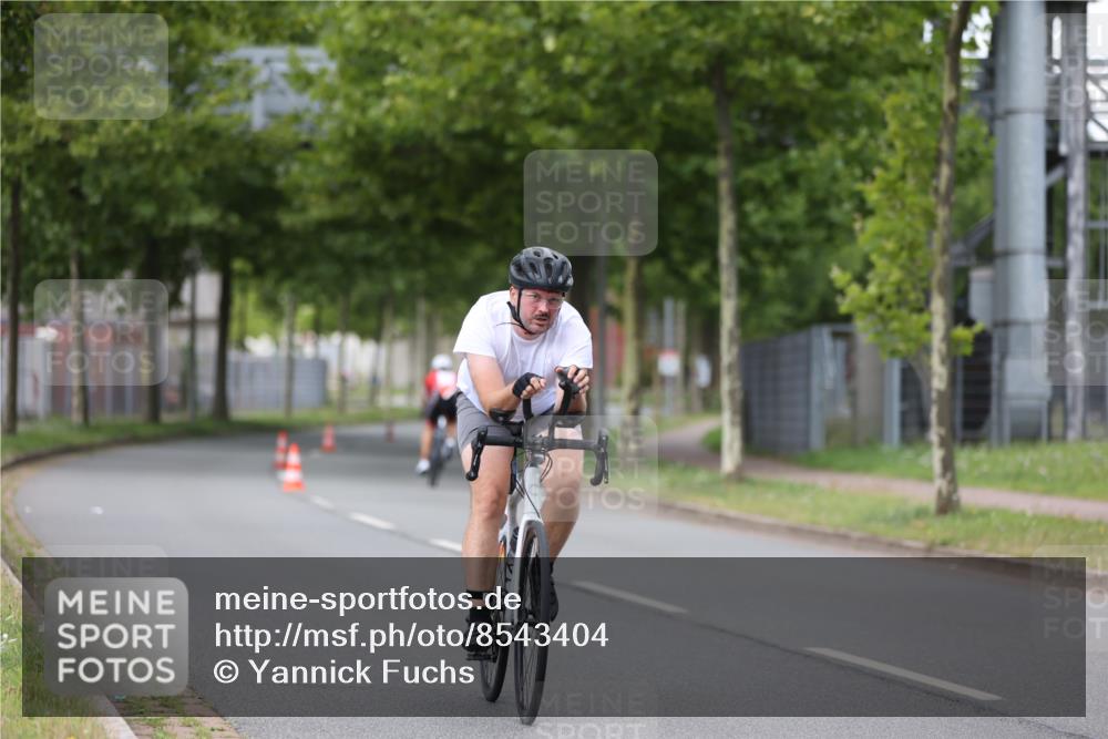 10.08.2025 - GEWOBA Citytriathlon Bremen Yannick Fuchs http://msf.ph/oto/8543404 10.08.2025 12:50:40 Radfahren 553, 584, 626, 735, 770, 824, 836, 859, 867, 914, 937, 1016 meine-sportfotos.de