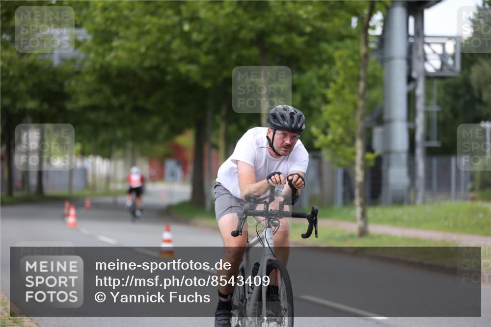 10.08.2025 - GEWOBA Citytriathlon Bremen Yannick Fuchs http://msf.ph/oto/8543409 10.08.2025 12:50:41 Radfahren 553, 584, 626, 735, 770, 824, 836, 859, 914, 937, 1016 meine-sportfotos.de