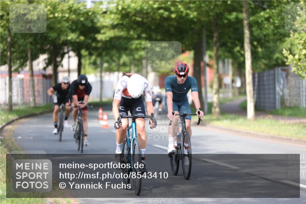 10.08.2025 - GEWOBA Citytriathlon Bremen Yannick Fuchs http://msf.ph/oto/8543410 10.08.2025 10:49:13 Radfahren 81, 105, 151, 213, 245, 387, 407, 420, 430 meine-sportfotos.de