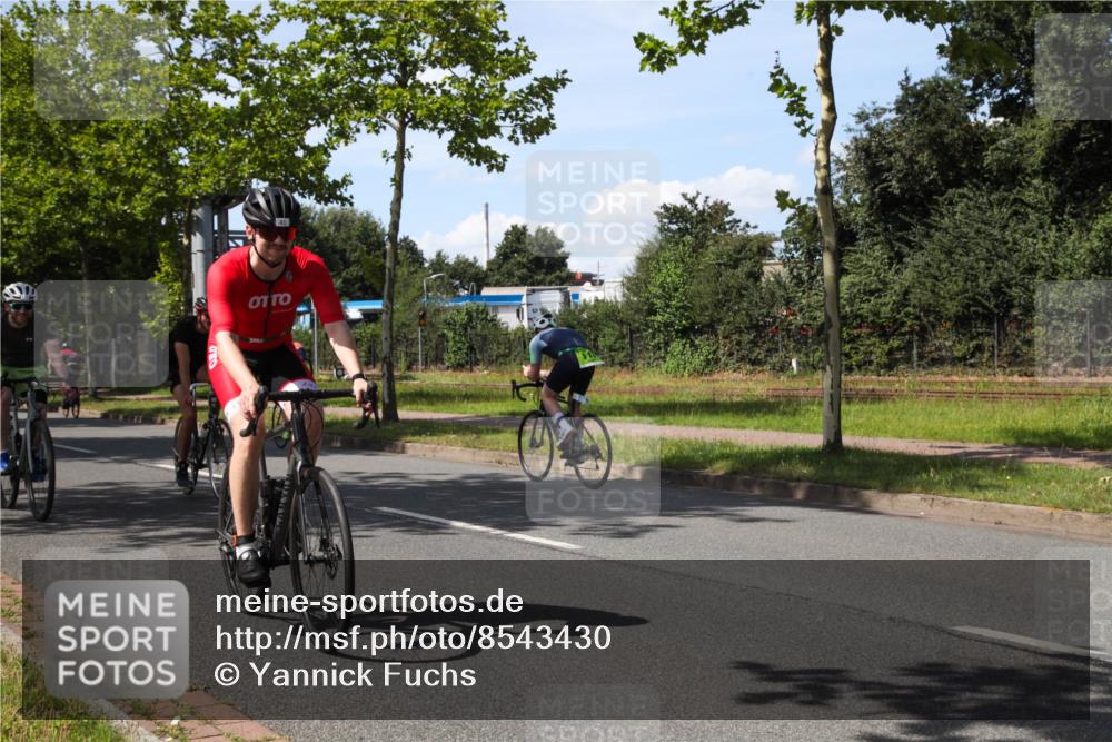 10.08.2025 - GEWOBA Citytriathlon Bremen Yannick Fuchs http://msf.ph/oto/8543430 10.08.2025 14:36:46 Radfahren 24, 41, 46, 123, 136, 227, 239, 263, 285, 314, 391, 521 meine-sportfotos.de