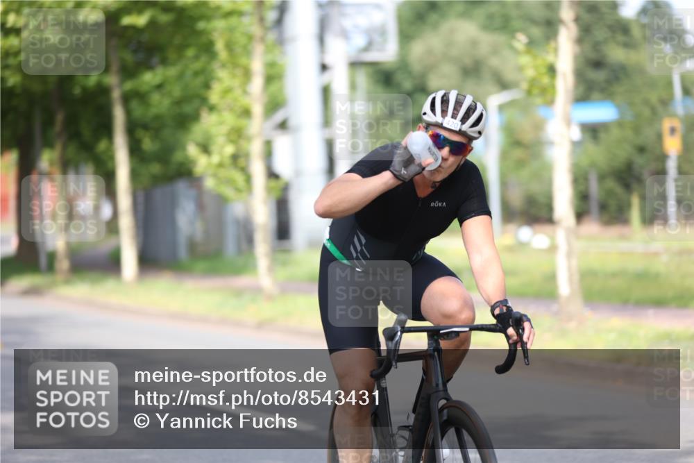 10.08.2025 - GEWOBA Citytriathlon Bremen Yannick Fuchs http://msf.ph/oto/8543431 10.08.2025 10:49:15 Radfahren 81, 105, 151, 213, 245, 387, 407, 420, 430 meine-sportfotos.de