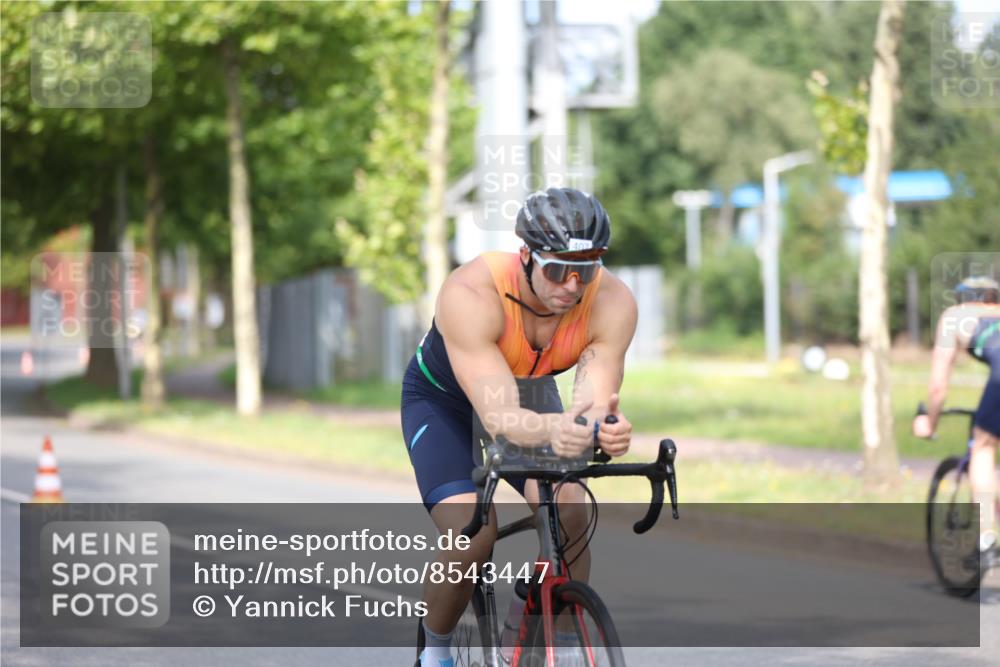 10.08.2025 - GEWOBA Citytriathlon Bremen Yannick Fuchs http://msf.ph/oto/8543447 10.08.2025 10:49:22 Radfahren 81, 105, 151, 213, 245, 387, 405, 407, 420, 430 meine-sportfotos.de