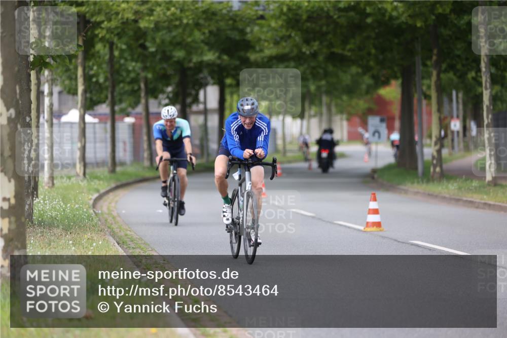 10.08.2025 - GEWOBA Citytriathlon Bremen Yannick Fuchs http://msf.ph/oto/8543464 10.08.2025 12:51:01 Radfahren 551, 681, 768, 776, 894, 924, 937 meine-sportfotos.de