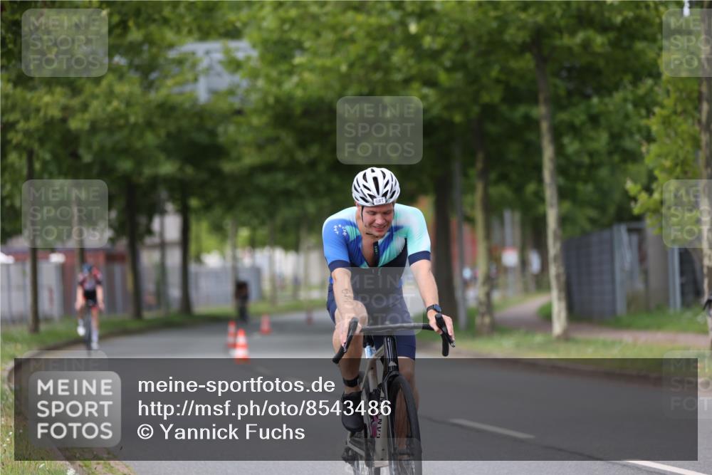10.08.2025 - GEWOBA Citytriathlon Bremen Yannick Fuchs http://msf.ph/oto/8543486 10.08.2025 12:51:03 Radfahren 551, 681, 719, 768, 776, 894, 924, 937 meine-sportfotos.de