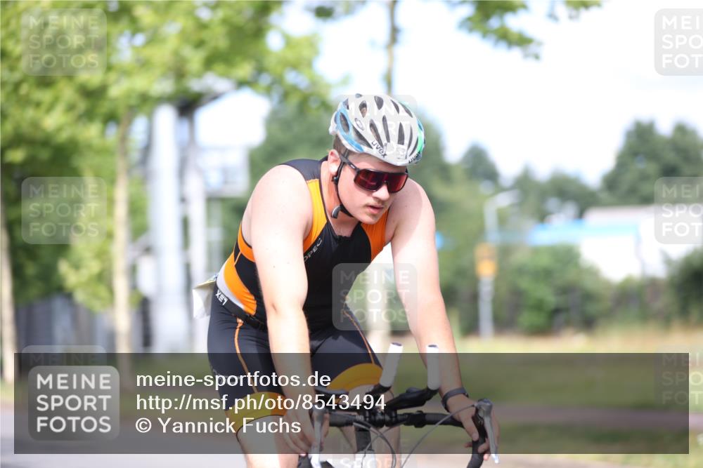 10.08.2025 - GEWOBA Citytriathlon Bremen Yannick Fuchs http://msf.ph/oto/8543494 10.08.2025 10:49:46 Radfahren 147, 353, 408 meine-sportfotos.de