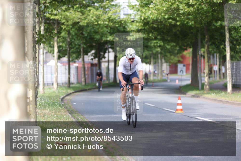 10.08.2025 - GEWOBA Citytriathlon Bremen Yannick Fuchs http://msf.ph/oto/8543503 10.08.2025 10:49:53 Radfahren 147, 353, 408, 432, 441 meine-sportfotos.de