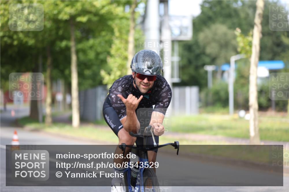 10.08.2025 - GEWOBA Citytriathlon Bremen Yannick Fuchs http://msf.ph/oto/8543529 10.08.2025 10:49:58 Radfahren 147, 408, 432, 441 meine-sportfotos.de