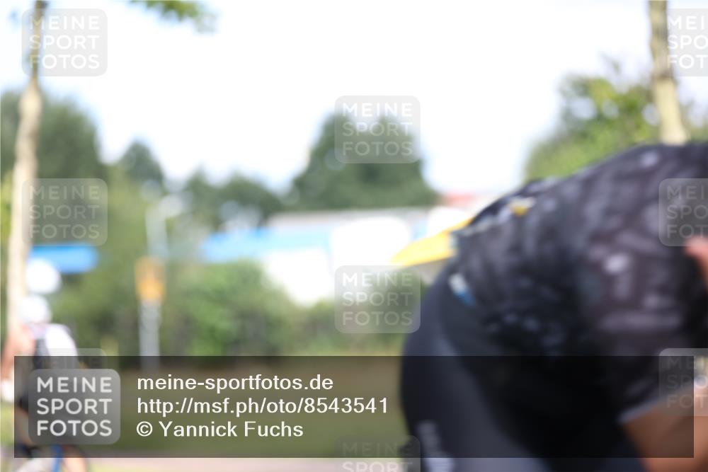 10.08.2025 - GEWOBA Citytriathlon Bremen Yannick Fuchs http://msf.ph/oto/8543541 10.08.2025 10:49:59 Radfahren 147, 408, 432, 441 meine-sportfotos.de