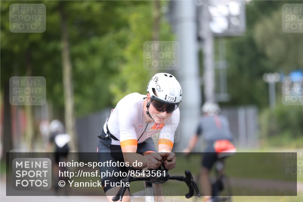 10.08.2025 - GEWOBA Citytriathlon Bremen Yannick Fuchs http://msf.ph/oto/8543561 10.08.2025 12:51:13 Radfahren 551, 667, 681, 719, 768, 776, 924 meine-sportfotos.de