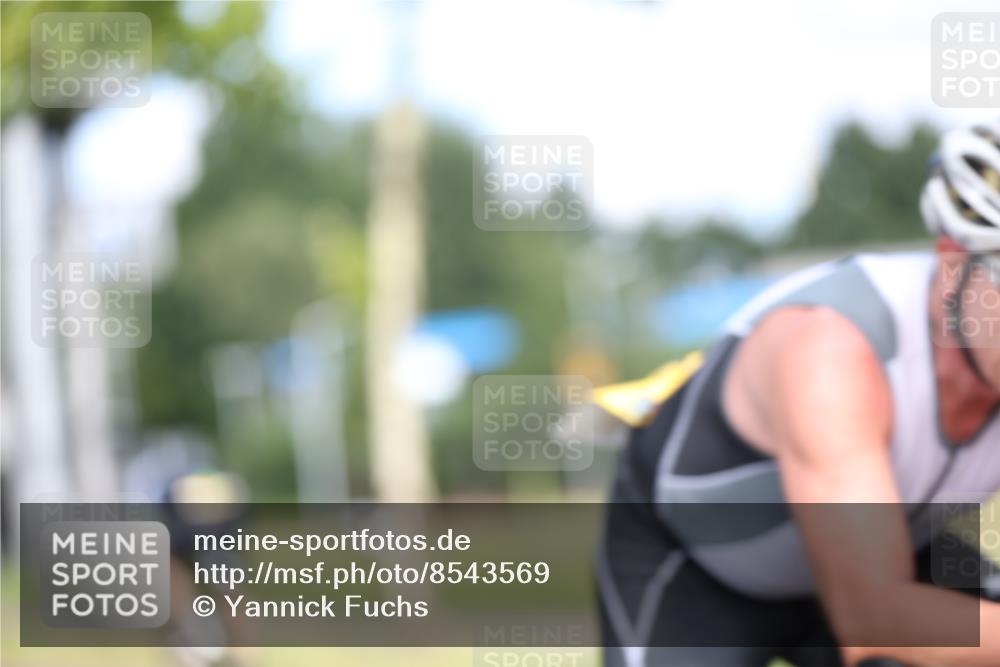 10.08.2025 - GEWOBA Citytriathlon Bremen Yannick Fuchs http://msf.ph/oto/8543569 10.08.2025 10:50:02 Radfahren 147, 406, 408, 432, 441 meine-sportfotos.de