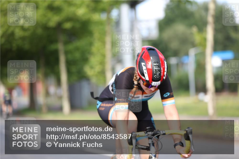 10.08.2025 - GEWOBA Citytriathlon Bremen Yannick Fuchs http://msf.ph/oto/8543587 10.08.2025 10:50:06 Radfahren 147, 406, 408, 426, 432, 441 meine-sportfotos.de