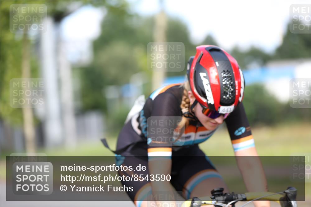 10.08.2025 - GEWOBA Citytriathlon Bremen Yannick Fuchs http://msf.ph/oto/8543590 10.08.2025 10:50:06 Radfahren 147, 406, 408, 426, 432, 441 meine-sportfotos.de