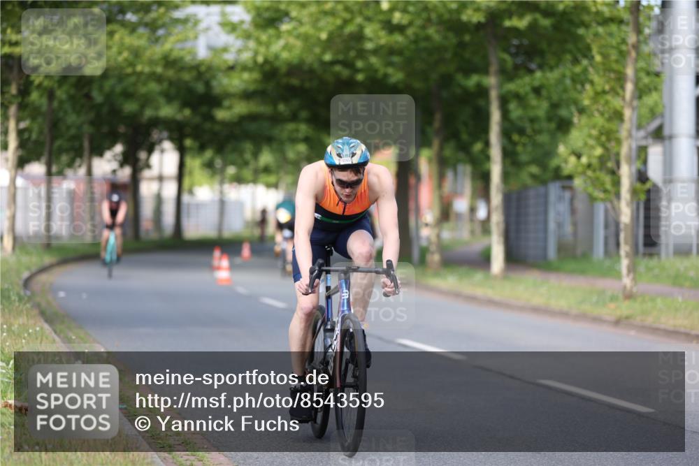 10.08.2025 - GEWOBA Citytriathlon Bremen Yannick Fuchs http://msf.ph/oto/8543595 10.08.2025 10:50:13 Radfahren 161, 406, 409, 426, 428, 432, 441 meine-sportfotos.de