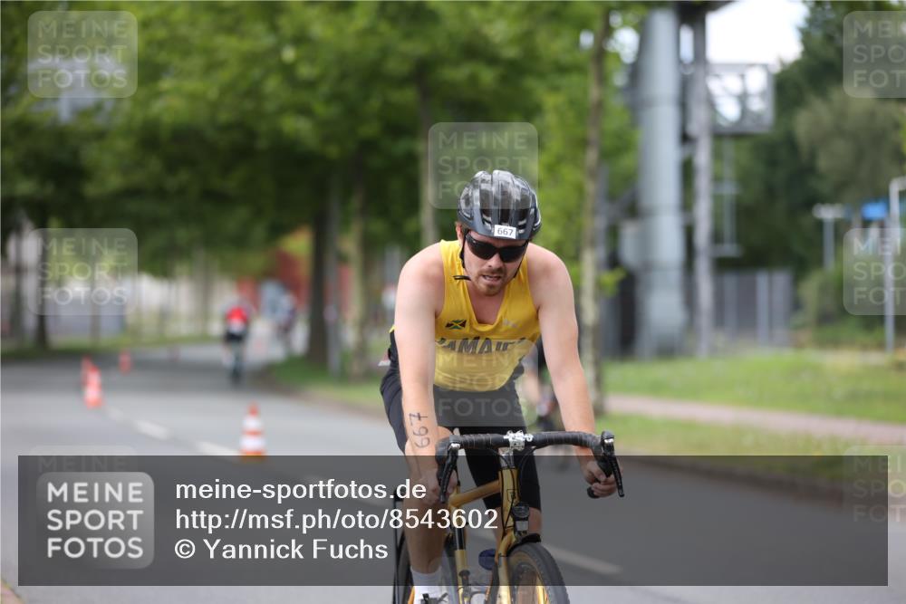 10.08.2025 - GEWOBA Citytriathlon Bremen Yannick Fuchs http://msf.ph/oto/8543602 10.08.2025 12:51:27 Radfahren 556, 667, 719, 822, 912 meine-sportfotos.de
