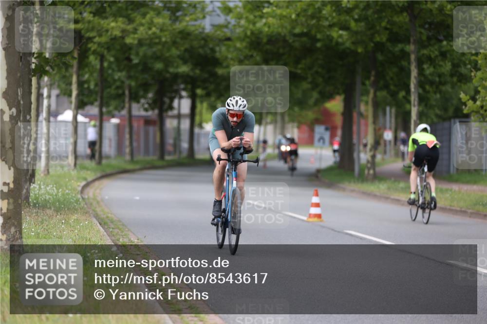 10.08.2025 - GEWOBA Citytriathlon Bremen Yannick Fuchs http://msf.ph/oto/8543617 10.08.2025 12:51:32 Radfahren 556, 575, 667, 680, 822, 855, 912 meine-sportfotos.de