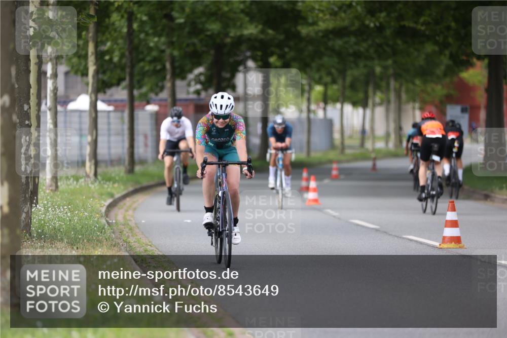 10.08.2025 - GEWOBA Citytriathlon Bremen Yannick Fuchs http://msf.ph/oto/8543649 10.08.2025 12:51:39 Radfahren 556, 575, 680, 822, 855, 912 meine-sportfotos.de