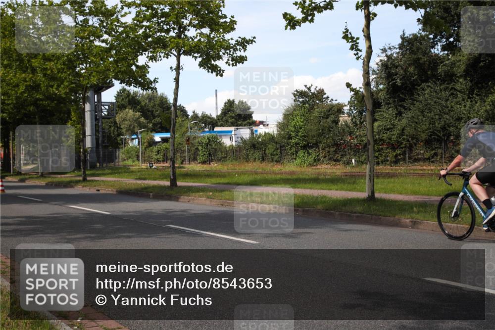 10.08.2025 - GEWOBA Citytriathlon Bremen Yannick Fuchs http://msf.ph/oto/8543653 10.08.2025 14:38:04 Radfahren 30, 54, 75, 81, 147, 152, 191, 528 meine-sportfotos.de