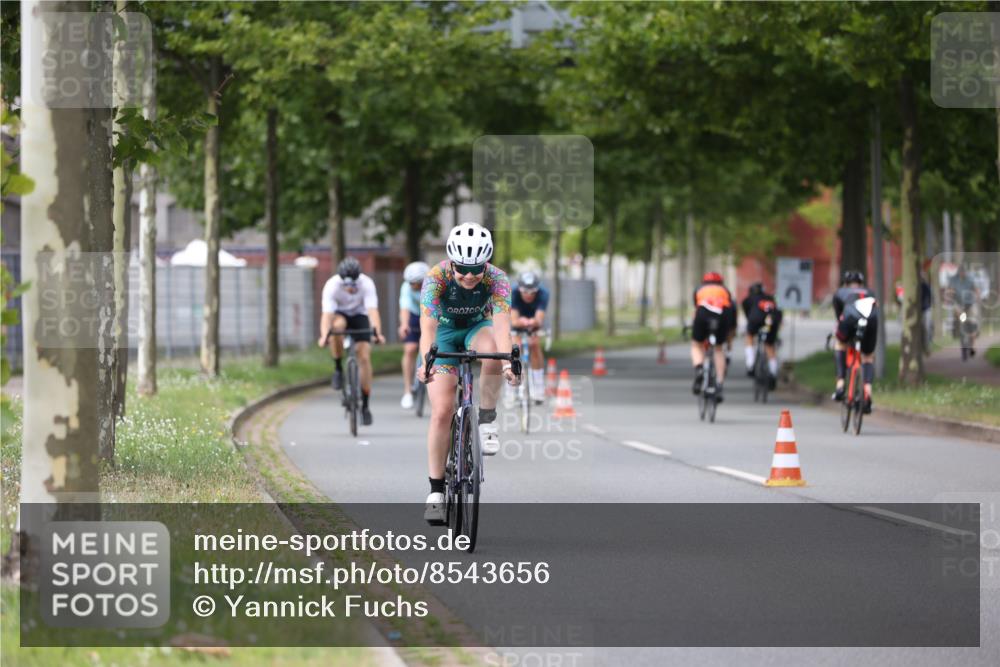 10.08.2025 - GEWOBA Citytriathlon Bremen Yannick Fuchs http://msf.ph/oto/8543656 10.08.2025 12:51:40 Radfahren 556, 575, 680, 822, 855 meine-sportfotos.de