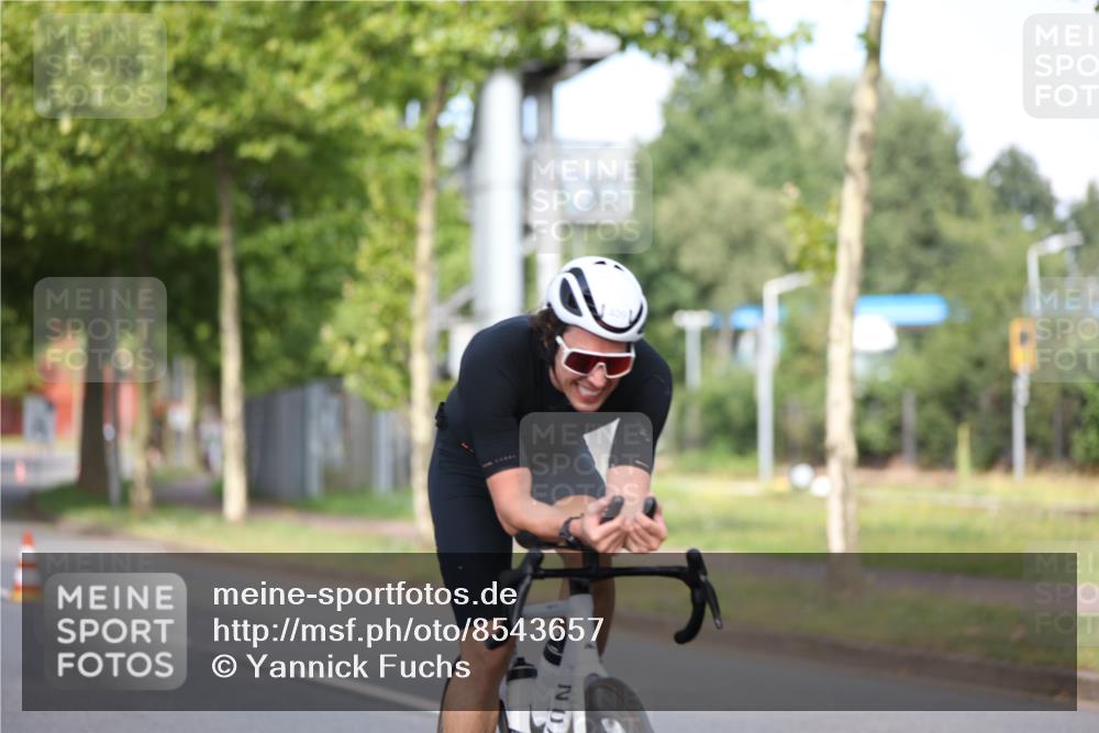 10.08.2025 - GEWOBA Citytriathlon Bremen Yannick Fuchs http://msf.ph/oto/8543657 10.08.2025 10:50:24 Radfahren 97, 161, 389, 406, 409, 426, 428 meine-sportfotos.de