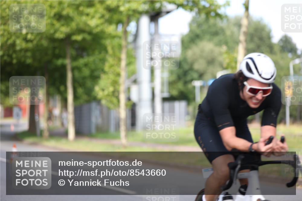 10.08.2025 - GEWOBA Citytriathlon Bremen Yannick Fuchs http://msf.ph/oto/8543660 10.08.2025 10:50:24 Radfahren 97, 161, 389, 406, 409, 426, 428 meine-sportfotos.de