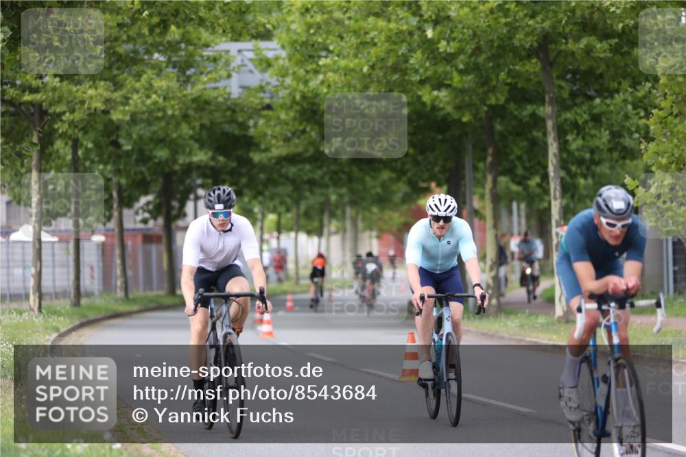10.08.2025 - GEWOBA Citytriathlon Bremen Yannick Fuchs http://msf.ph/oto/8543684 10.08.2025 12:51:42 Radfahren 575, 680, 822, 855 meine-sportfotos.de