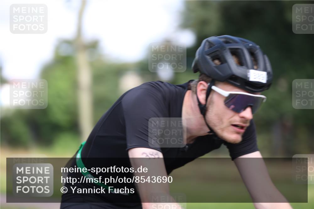 10.08.2025 - GEWOBA Citytriathlon Bremen Yannick Fuchs http://msf.ph/oto/8543690 10.08.2025 10:50:29 Radfahren 97, 161, 389, 409, 426, 428 meine-sportfotos.de