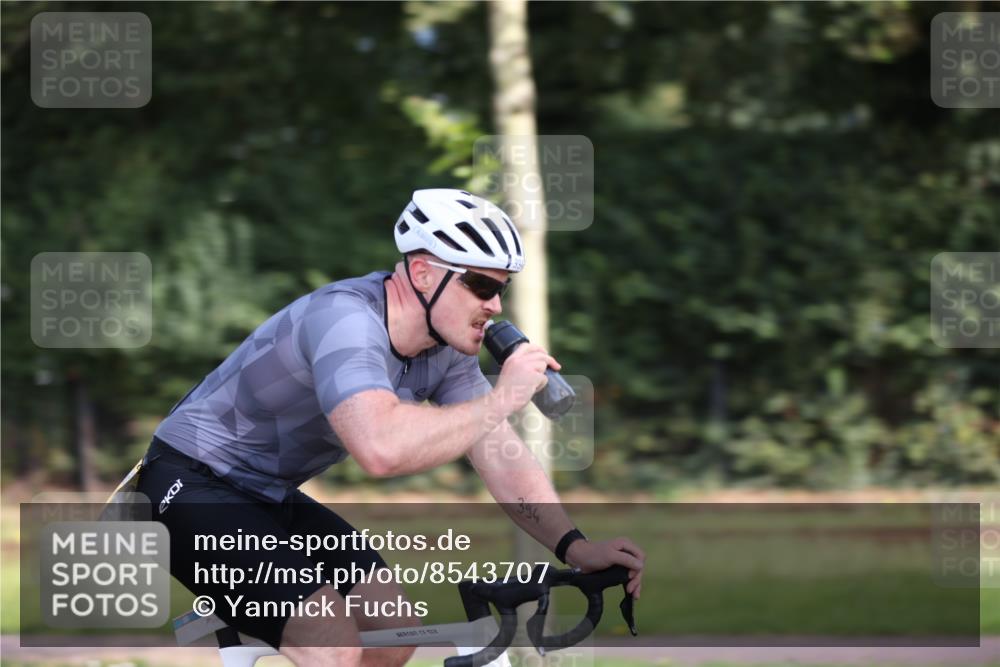 10.08.2025 - GEWOBA Citytriathlon Bremen Yannick Fuchs http://msf.ph/oto/8543707 10.08.2025 10:52:14 Radfahren 137, 349, 390, 392, 394, 479 meine-sportfotos.de