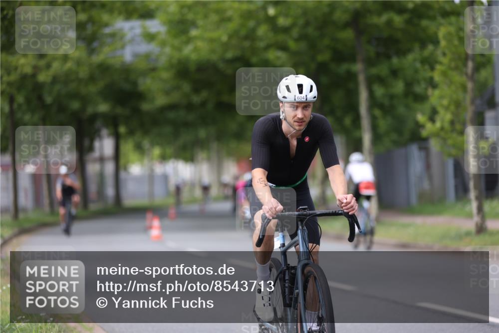 10.08.2025 - GEWOBA Citytriathlon Bremen Yannick Fuchs http://msf.ph/oto/8543713 10.08.2025 12:51:57 Radfahren 604, 664, 680, 738, 973, 977, 1017 meine-sportfotos.de