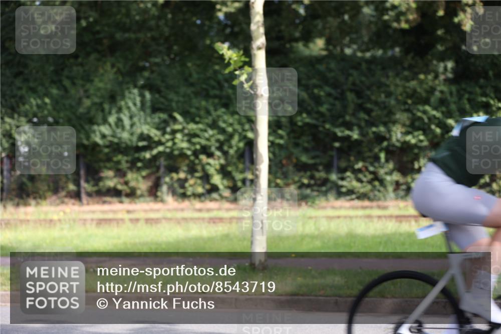 10.08.2025 - GEWOBA Citytriathlon Bremen Yannick Fuchs http://msf.ph/oto/8543719 10.08.2025 10:52:16 Radfahren 137, 349, 355, 390, 392, 394, 479 meine-sportfotos.de