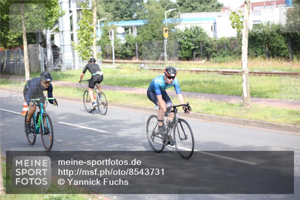 10.08.2025 - GEWOBA Citytriathlon Bremen Yannick Fuchs http://msf.ph/oto/8543731 10.08.2025 10:52:29 Radfahren 43, 137, 349, 354, 355, 390, 392, 394, 479, 491, 504 meine-sportfotos.de