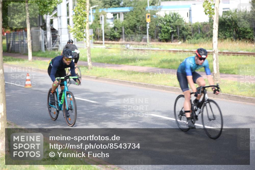 10.08.2025 - GEWOBA Citytriathlon Bremen Yannick Fuchs http://msf.ph/oto/8543734 10.08.2025 10:52:29 Radfahren 43, 137, 349, 354, 355, 390, 392, 394, 479, 491, 504 meine-sportfotos.de