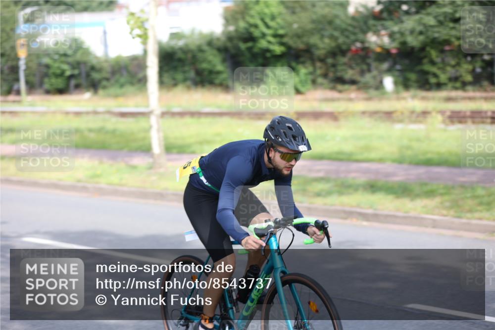 10.08.2025 - GEWOBA Citytriathlon Bremen Yannick Fuchs http://msf.ph/oto/8543737 10.08.2025 10:52:30 Radfahren 43, 137, 349, 354, 355, 390, 392, 479, 491, 504 meine-sportfotos.de